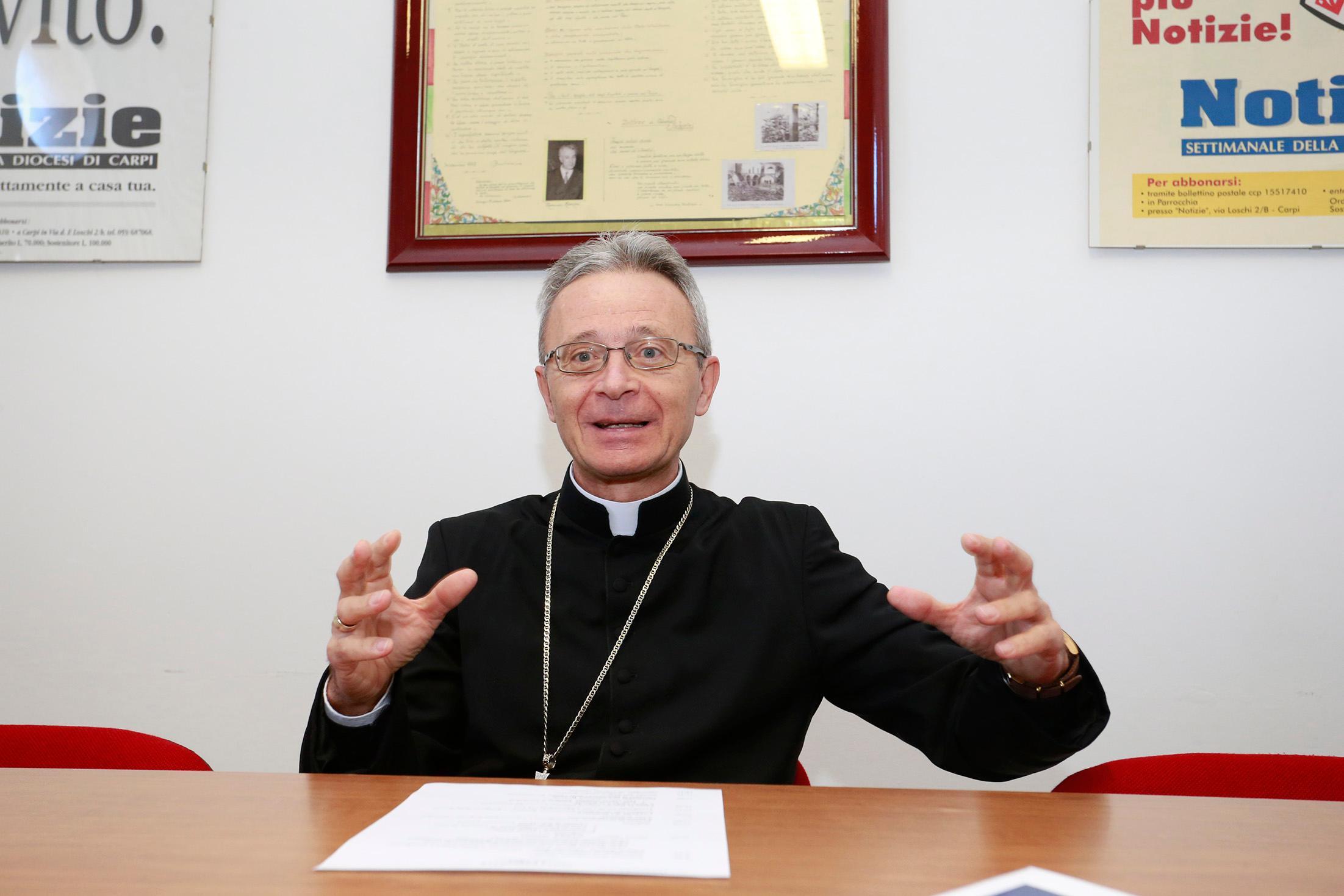  Bufera a Carpi,vescovo si dimette per "gogna mediatica" . Ecco la lettera di addio