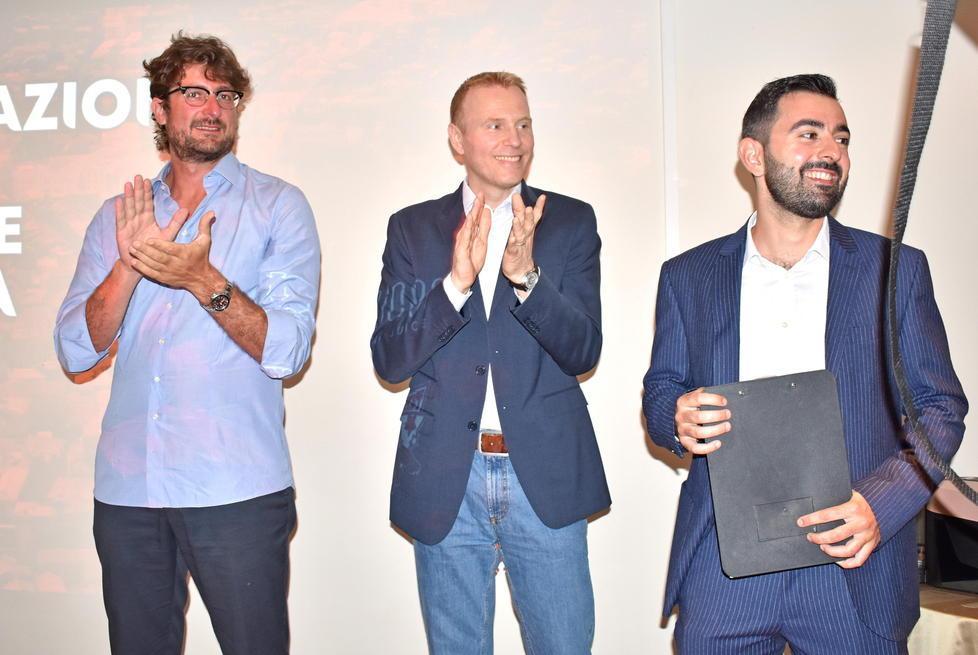 Carrea, Sambugaro e Benigni, in alto il numeroso pubblico accorso a Villa Cappugi