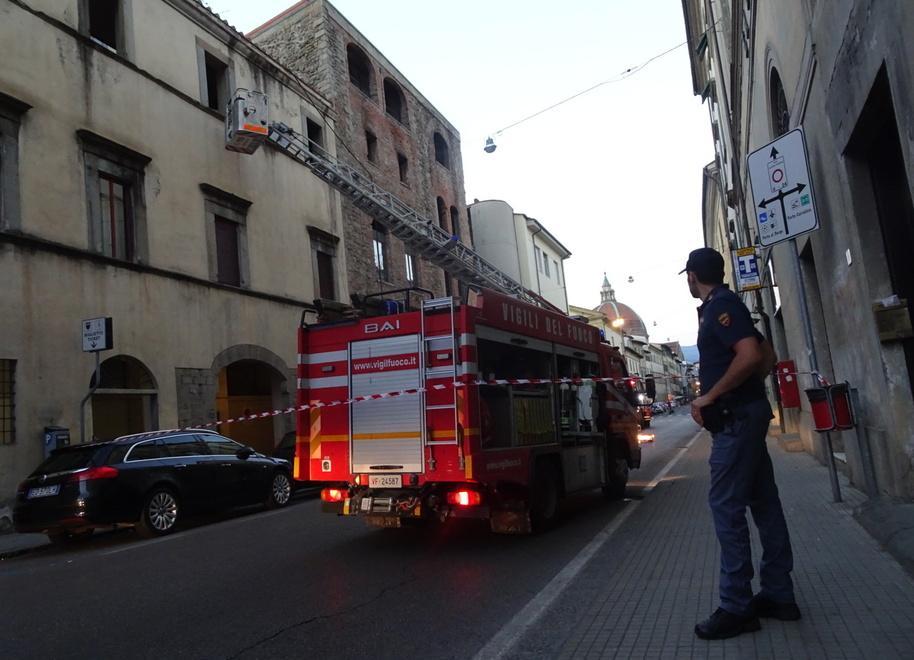 Frigorifero in corto circuito provoca incendio 