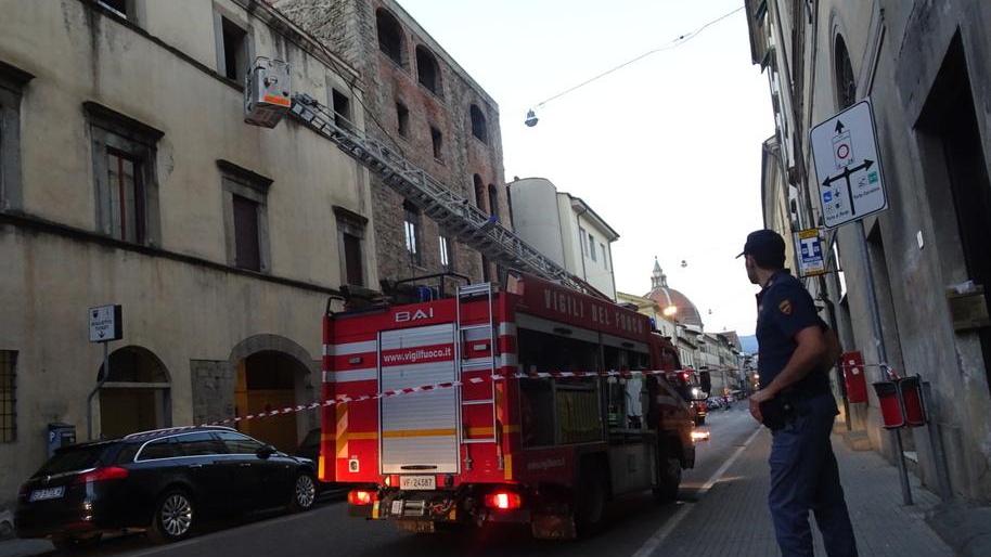Frigorifero in corto circuito provoca incendio