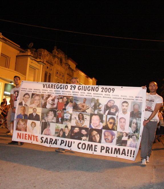 Strage, bandiere a mezz’asta sabato e rispetto della commemorazione 