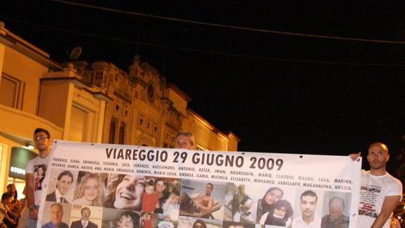 Strage, bandiere a mezz’asta sabato e rispetto della commemorazione