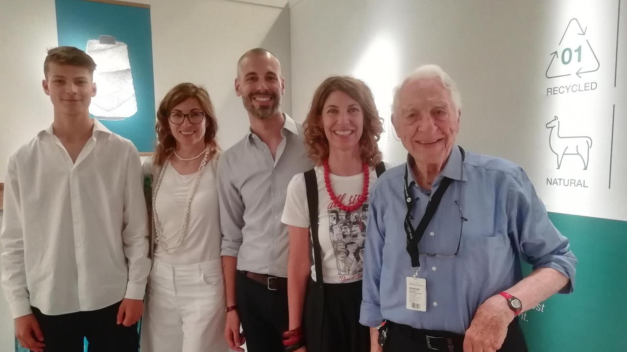 Antonio Lucchesi, ultimo a destra, insieme agli eredi