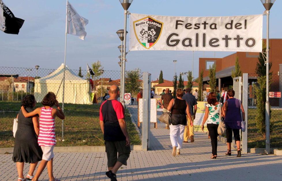 L’ingresso al Parco della fornace durante un’edizione passata della Festa del galletto