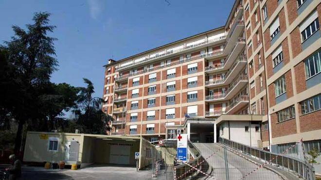 Calci e pugni a una donna incinta Dopo le botte perde il bambino