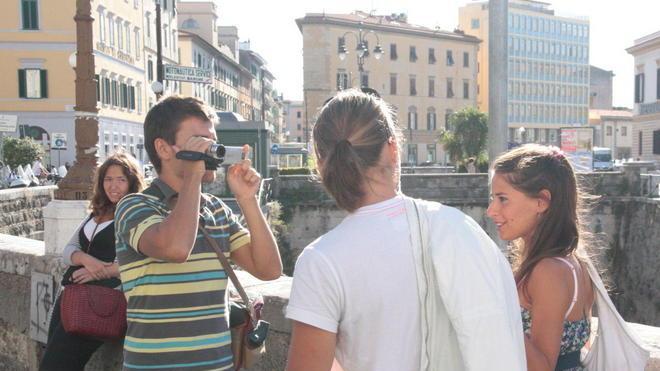 In branco e senza pietà Le prime armi sono le parole