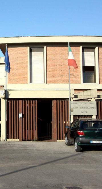 Stamani gli studenti provano a scavalcare i muri del carcere 