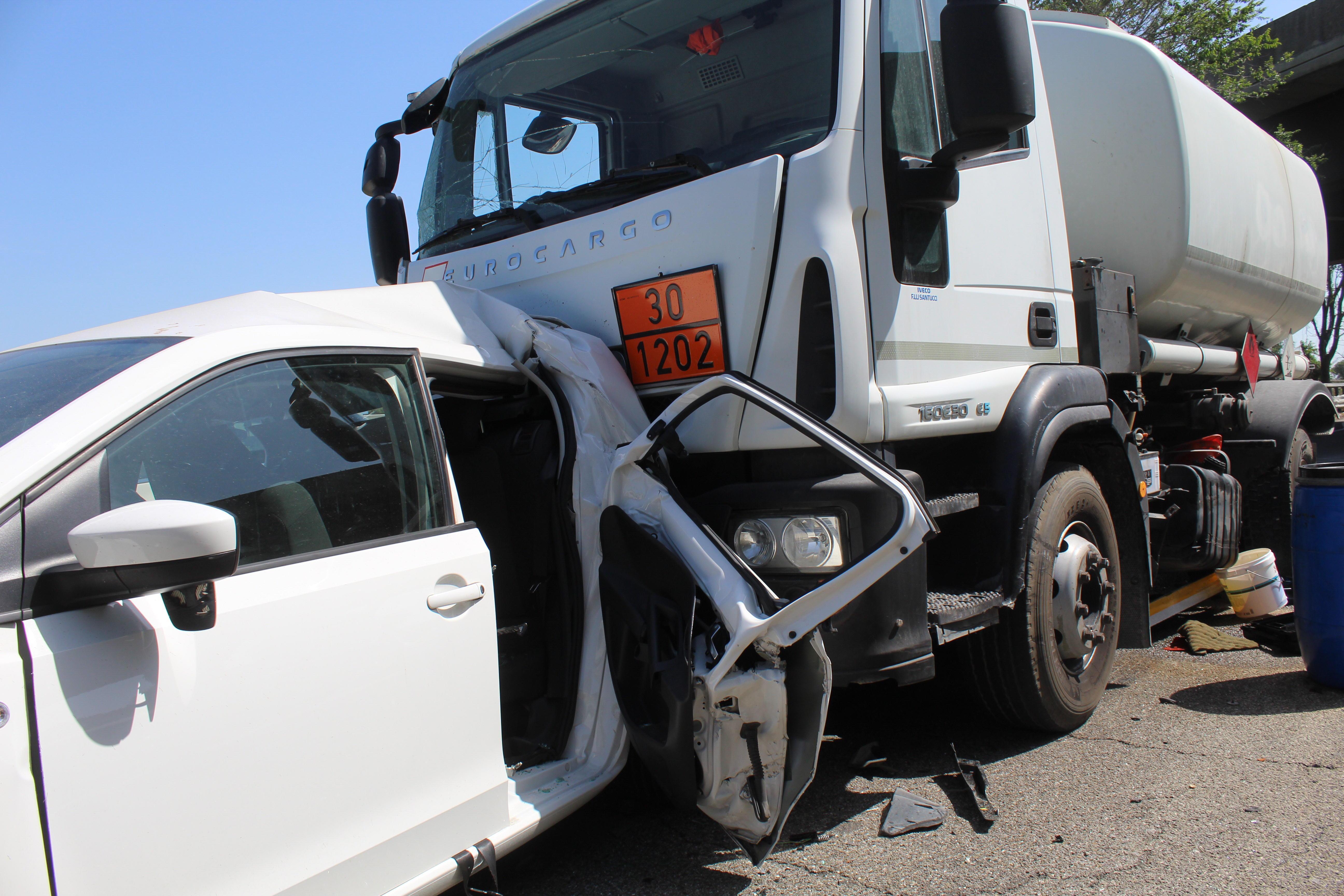 Un'immagine dell'incidente in Fi-Pi-Li (foto Cecilia Foschi/Pentafoto)