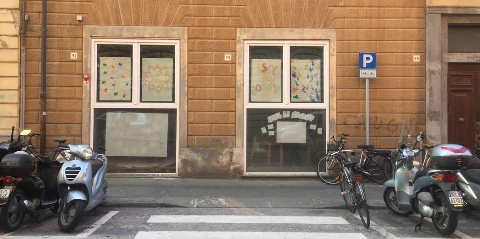 Gli ingressi secondari dell'asilo nido "L'Isola che non c'è"