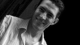 Sandro Usai durante una festa a Monterosso