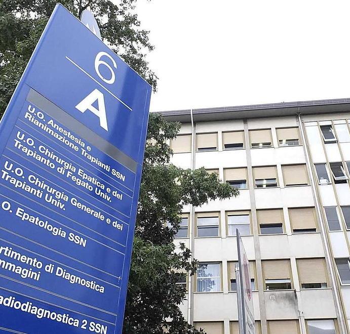 Perde il controllo e finisce con il trattore nel fosso, grave 66enne