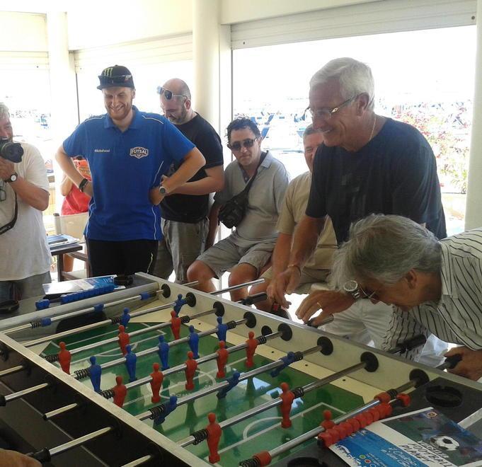 Partita a calcio balilla con il Ct Marcello Lippi 