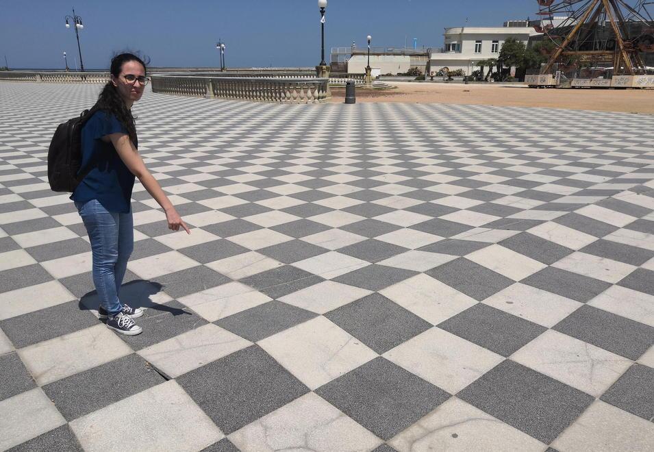 Il pavimento della Terrazza si solleva: così il gioiello del lungomare è a rischio 