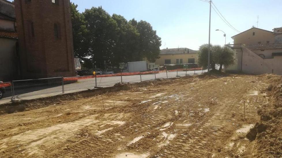 Lavori da 150.000 euro per la nuova piazza pronta dopo l’estate