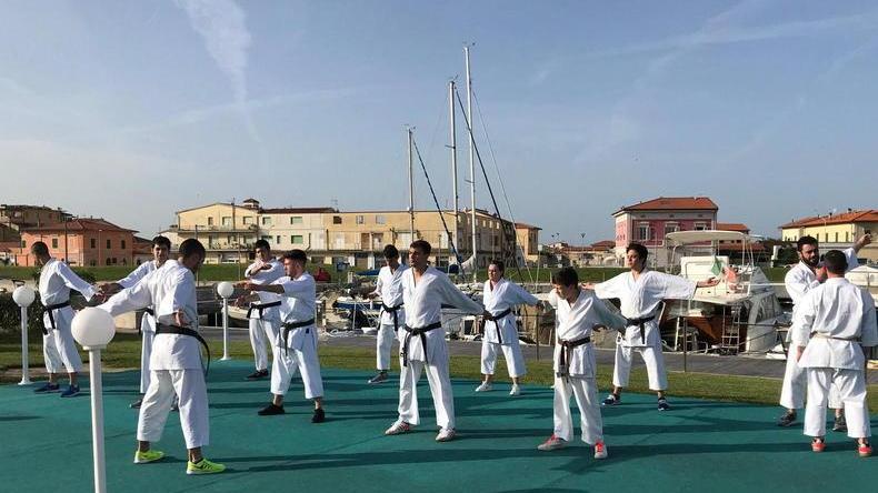 Insolito e bel connubio tra mare e karate grazie allo Yacht Club