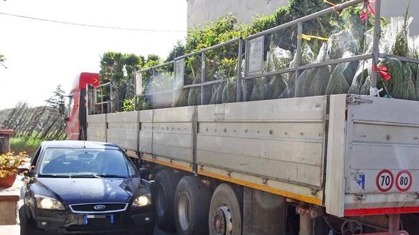 Una guerra infinita tra camion e residenti