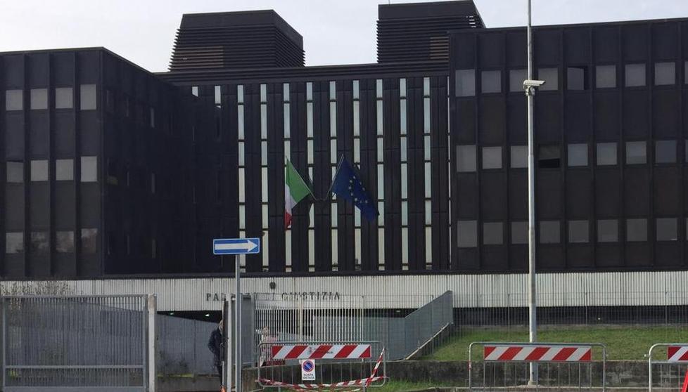 Ufficiale giudiziario nei guai «Per soldi ritardò lo sfratto»