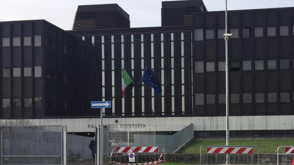 Ufficiale giudiziario nei guai «Per soldi ritardò lo sfratto»