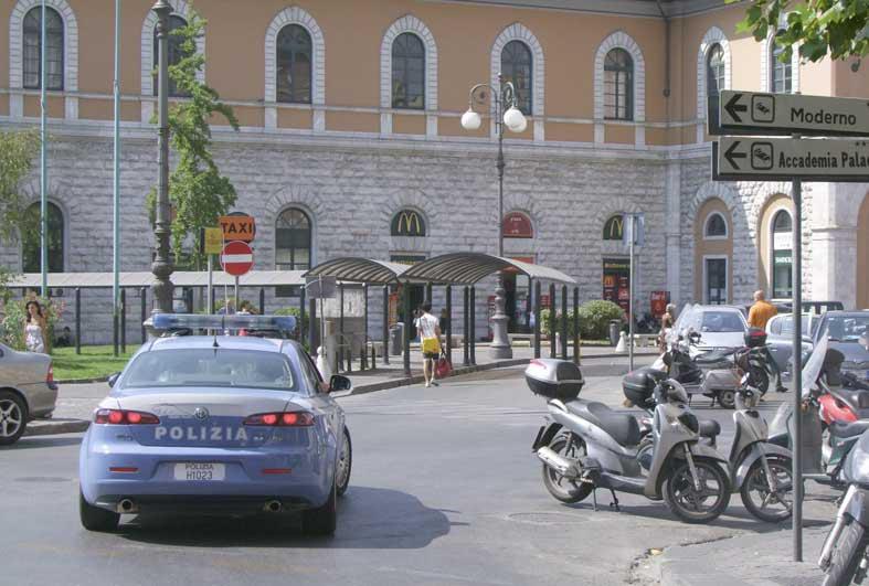 Spaccio, arrestato un latitante: preso mentre gioca alle slot - Video