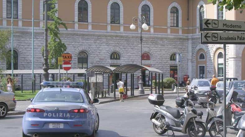 Spaccio, arrestato un latitante: preso mentre gioca alle slot - Video