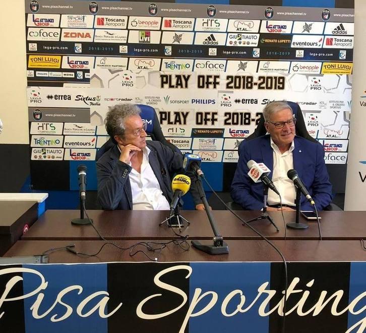 Da sinistra il presidente Giuseppe Corrado e Diego De Carli, responsabile della comunicazione della Valle del Chiese, sede del ritiro del Pisa