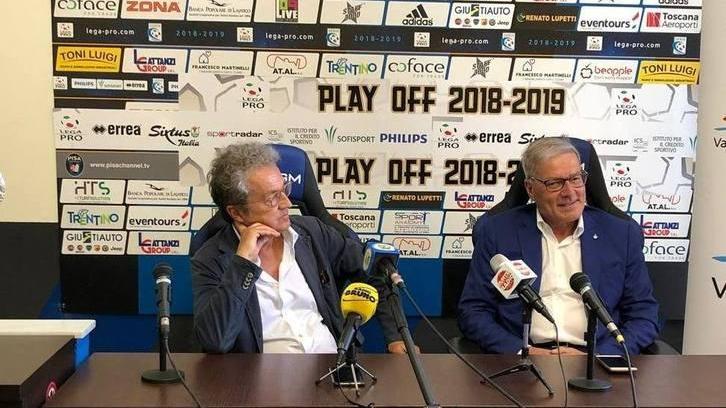 Da sinistra il presidente Giuseppe Corrado e Diego De Carli, responsabile della comunicazione della Valle del Chiese, sede del ritiro del Pisa
