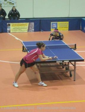 Marina Conciauro e Giulia Cavalli impegnate in un incontro Accanto, un altro confronto di Tennistavolo 