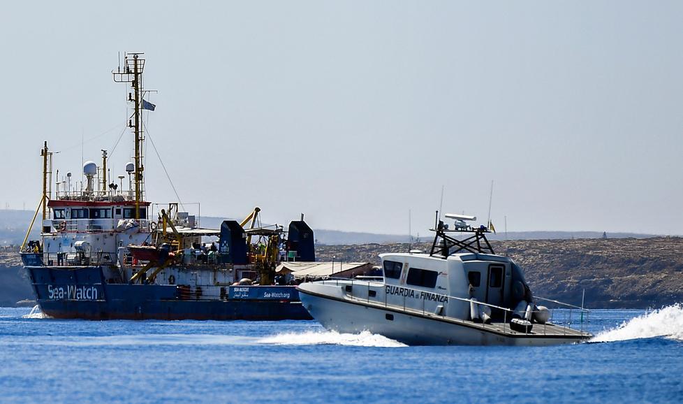 Salvetti e Nardella a braccetto sull’aiuto ai migranti E Salvini ironizza 