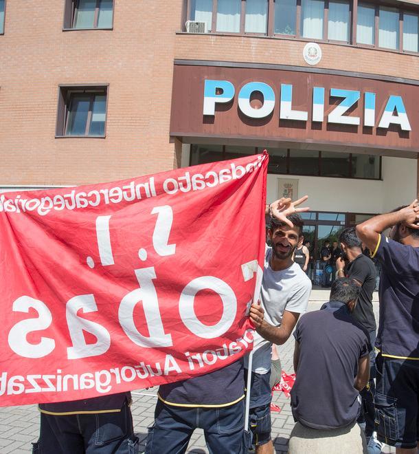 Gas, cariche, feriti e un arresto Italpizza rimane una polveriera 