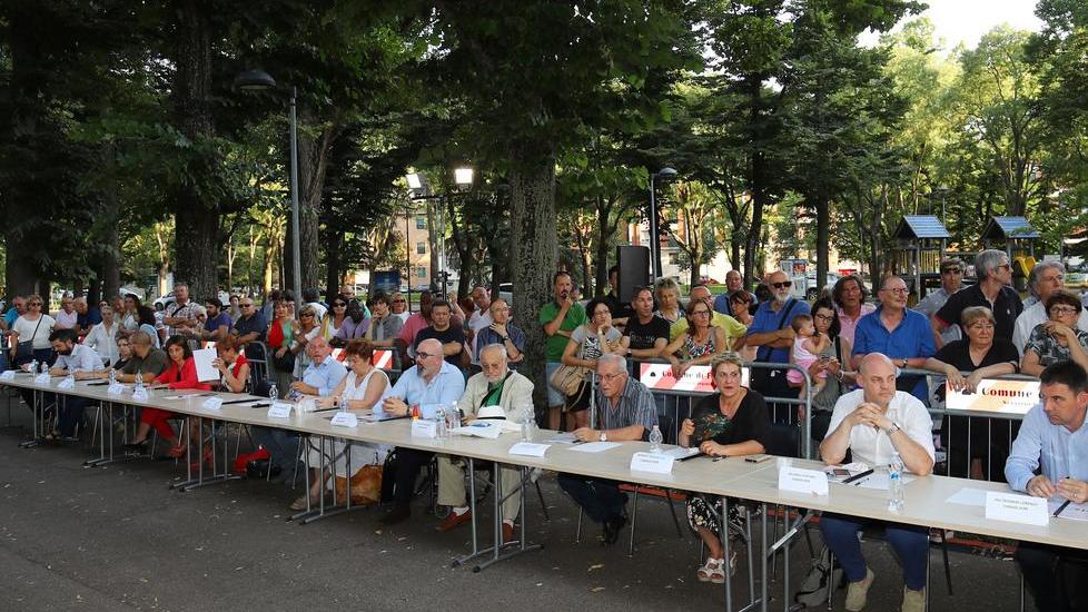 Fabbri giura, il Consiglio è insediato “Prima” tra patimenti e screzi