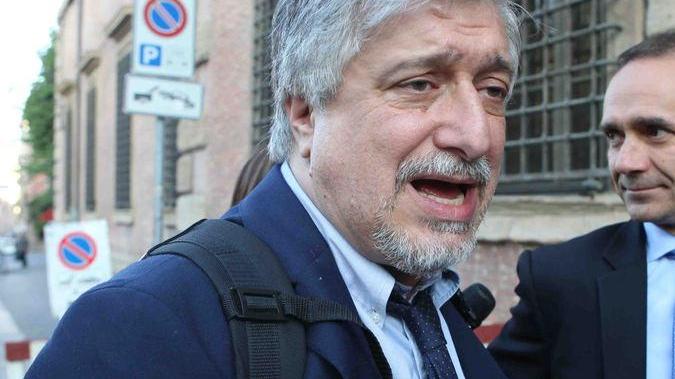 Sotto accusa gli affidamenti diretti all’avvocato Scarpati e alla Onlus torinese