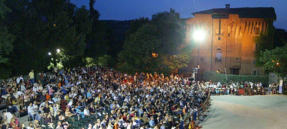 Tornano le “Notti al Castello” tra concerti, camminate e tanti eventi sotto le stelle 