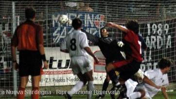 Il sassarese Russo in gol in Olbia-Torres del 2003    
