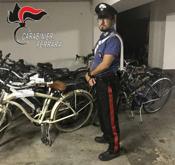 Riconosce la sua bici su un sito di annunci e scatta la perquisizione