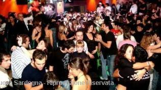 La docente di Psicologia Patrizia Patrizi e in alto una discoteca