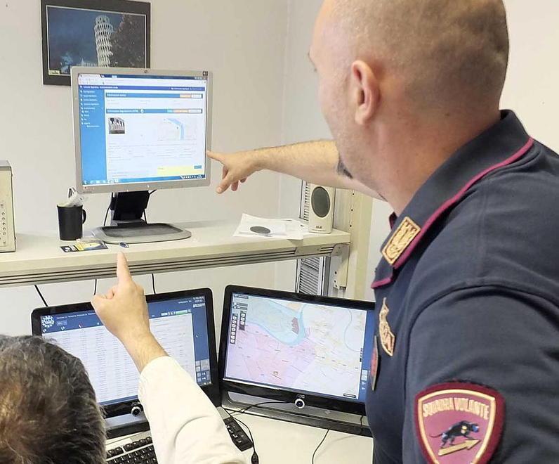 Operato per un calcio ai testicoli dai bulli, la mamma attacca la preside: "Mi disse di non denunciare"