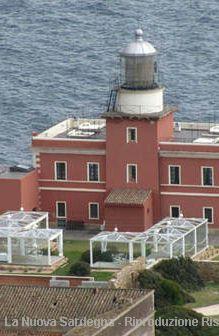 Il faro ristrutturato e trasformato in albergo a Capo Spartivento, lunico caso di progetto attuato finora in Sardegna 