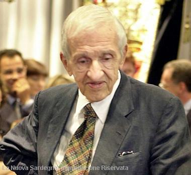 Due immagini di Carlo Fruttero, a destra con gli altri finalisti del Campiello 2007: da sinistra, Romolo Bulgaro, Mariolina Venezia, Milena Agus e Alessandro Zaccuri   