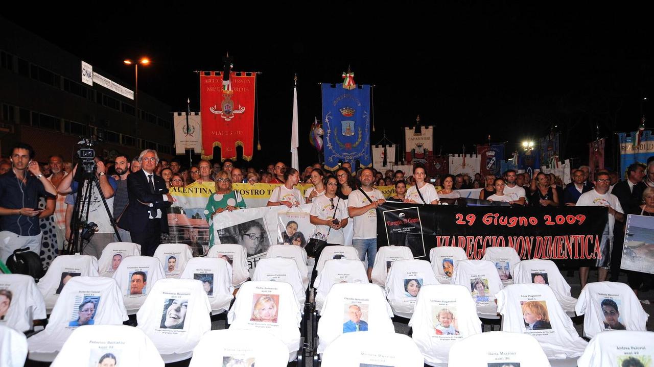 Migliaia di persone in corteo per il decennale della strage di Viareggio