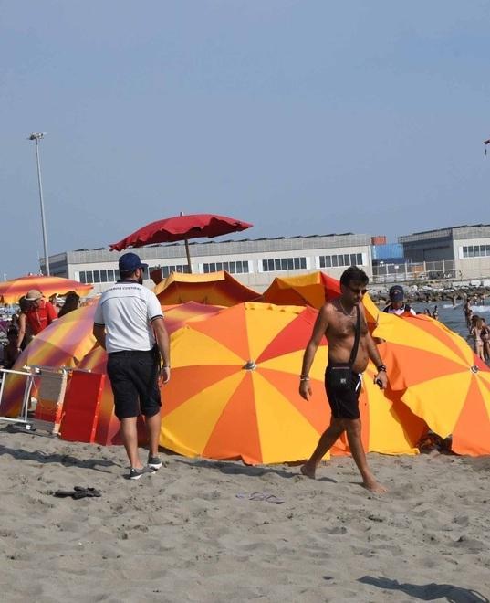 Malore mentre fa il bagno Ottantenne muore in mare 