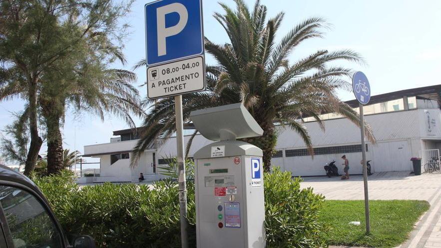 Sul mare di Lido ci saranno solo parcheggi a pagamento