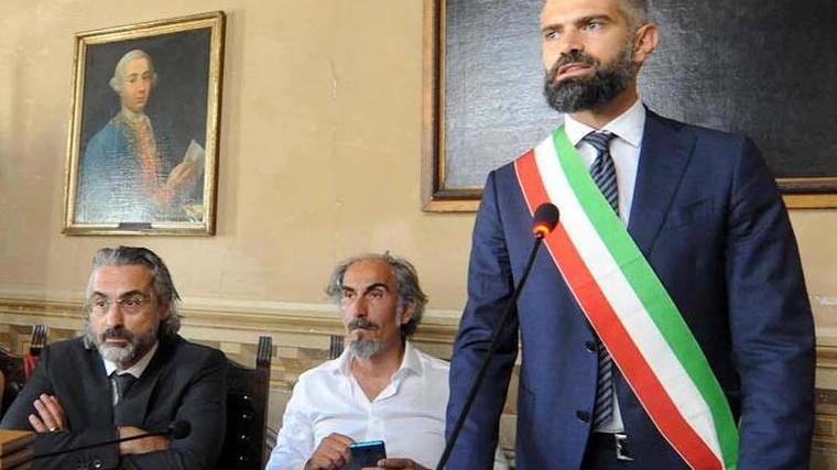 Ferrari riparte subito dai rifiuti ma tende la mano all’opposizione