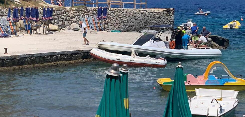 Si tuffa in mare e accusa un malore Grave una 47enne 