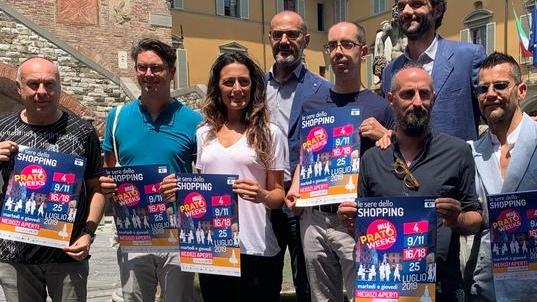 Sei notti a luglio tutte da vivere Shopping e artisti di strada