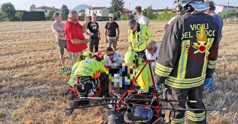 Cade con il paramotore subito dopo il decollo: grave pilota 52enne 