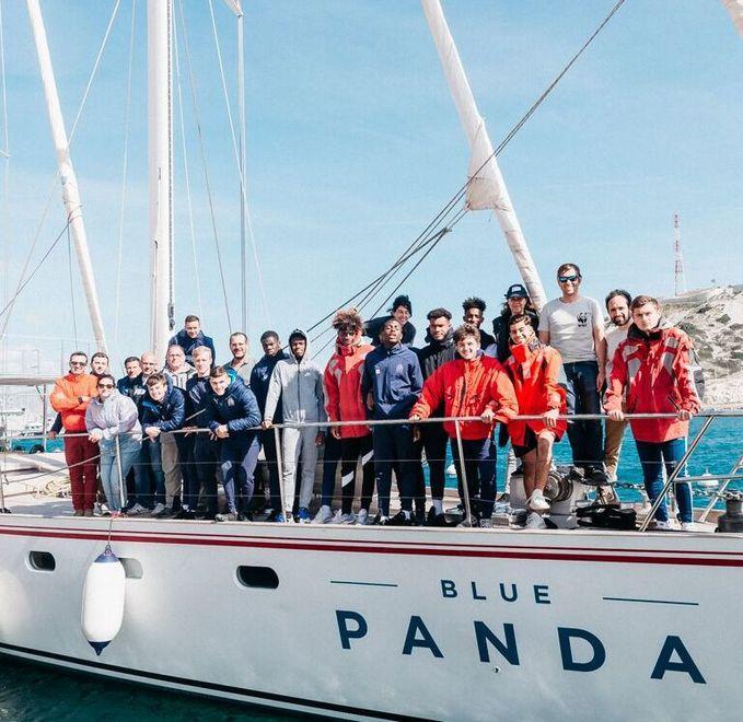 La Blue Panda con l'equipaggio