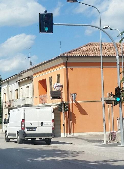 Casumaro, al semaforo si accende l’occhio dei fotored