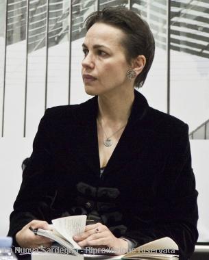 La poetessa russa Alexandra Petrova durante lincontro alla Mediateca 