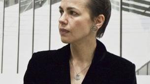 La poetessa russa Alexandra Petrova durante l&#146;incontro alla Mediateca 