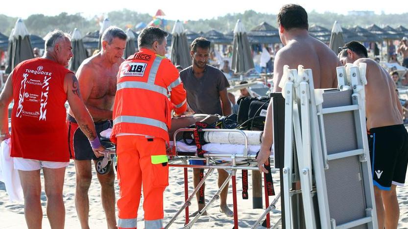 Novi, rischia di annegare e sviene al mare Salvato dalla figlia